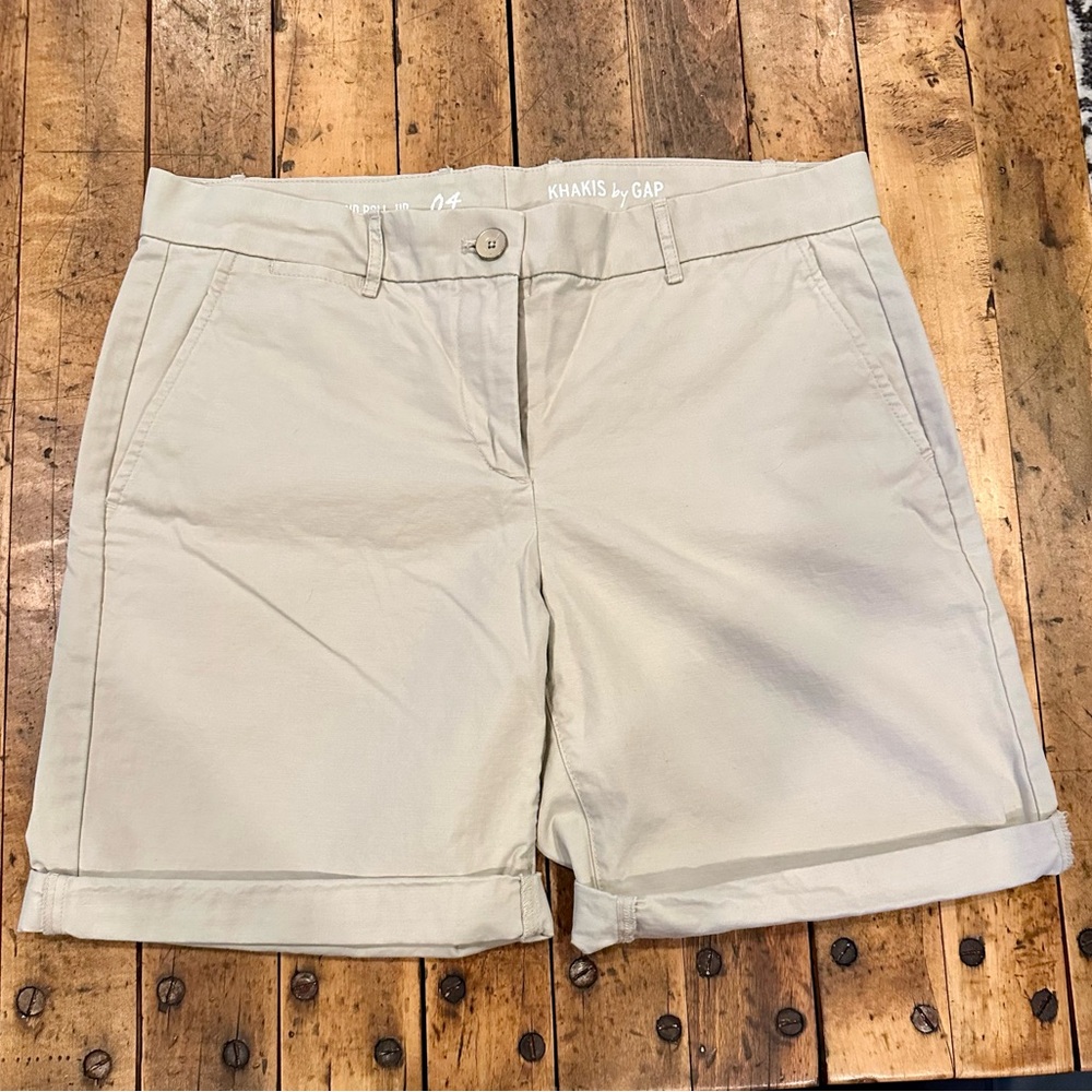 Gap Khaki Boyfriend Rollup Short Sz 4